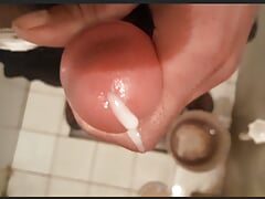 It was a lot of fun to go to the bathroom and shake the cock and take out the water