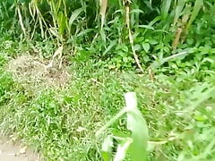 Jungle mein FEMALE RANDI KO DEKHA OUR BHAAG KAR MUTH MAARI OR PESSAB KIYA