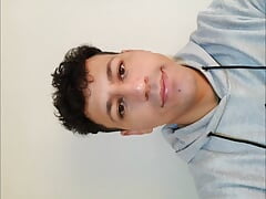 Rate from 1 to 10 how hot I am and tell me what you think of me.