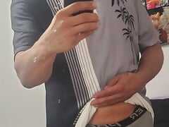 Roll that dick on the sink footage!!