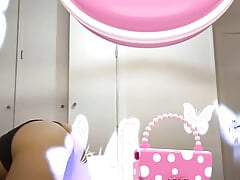 ---HORNY BLONDE SHOW OFF HER ASS---