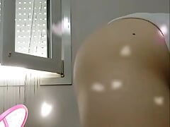 ---NAUGHTY BUSTY COUGAR ASS PLAYS SOLO---