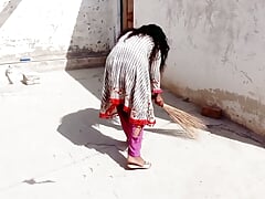 Painfull sex with Kam wali Bai ko choda aur oski phudi ma lun Dala aur ose lun choswaya bahot Maza Aya aur osko Gand phar di