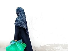 Kapry bechny wali ko pese dy k choda aur oski phudi aur gand Mari