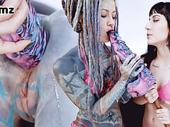 Alt babe Anuskatzz gets anal fucked with a big toy