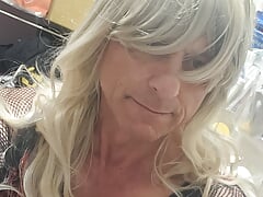 Sissy crossdresser husband gangbang in motel room