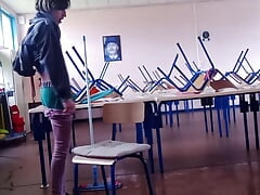 Jeune minet qui aime se toucher