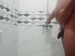 washroom m nahaty hauy bahi ki gand check kro