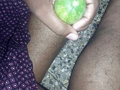 Bhabhi ki pussy me red chilly masala lagakar chata